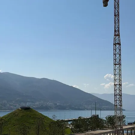 In Heart Of Vlora, Right In The Center, With 2 Bedrroms With Sea View Vlorë