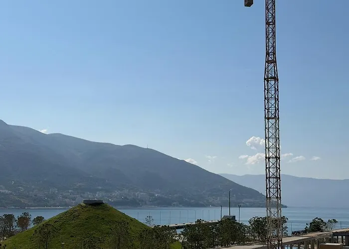 In Heart Of Vlora, Right In The Center, With 2 Bedrroms With Sea View Vlorë