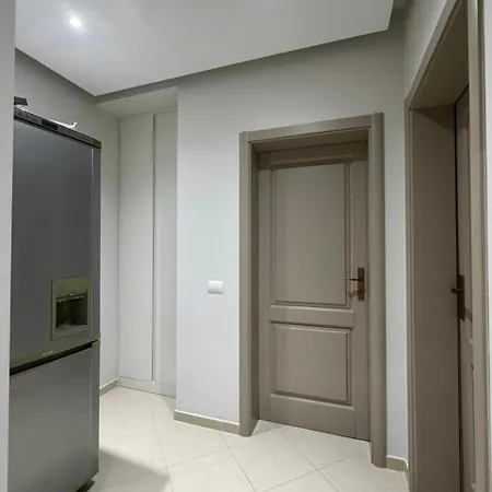 In Heart Of Vlora, Right In The Center, With 2 Bedrroms With Sea View Apartmán